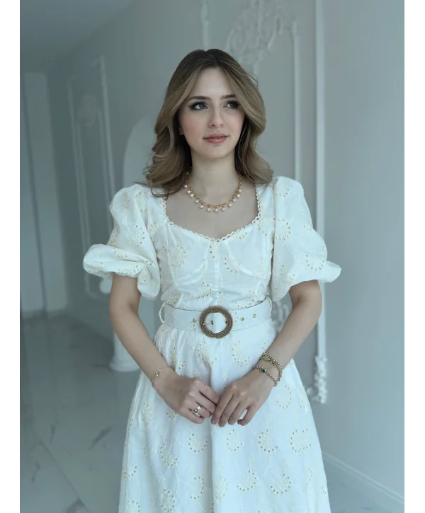 Göğüs Detaylı ve Kemerli Fisto Ekru Elbise