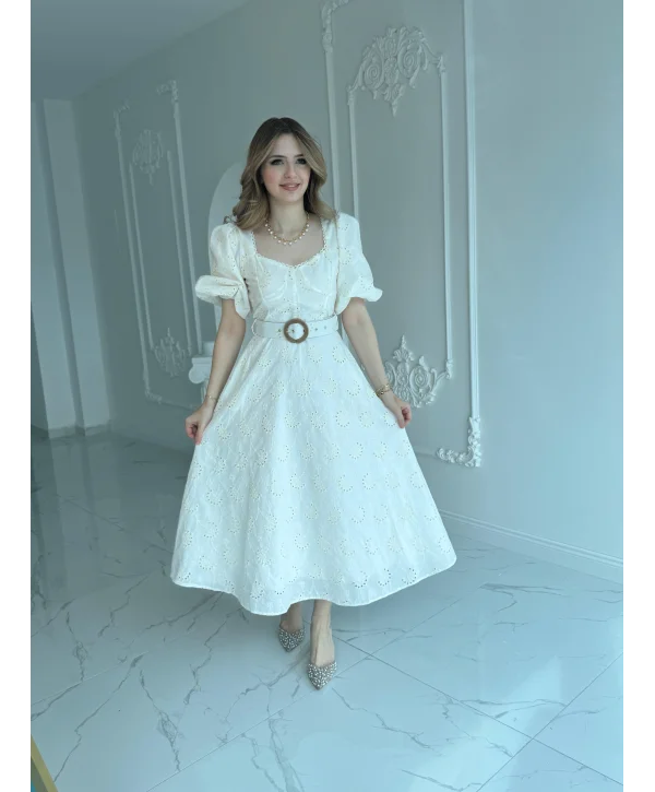 Göğüs Detaylı ve Kemerli Fisto Ekru Elbise