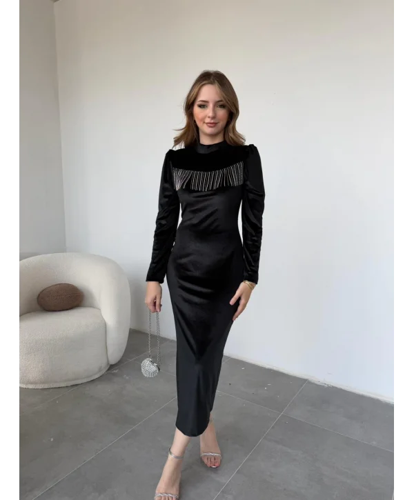 Göğüs Püskül Detaylı Kadife Siyah Elbise