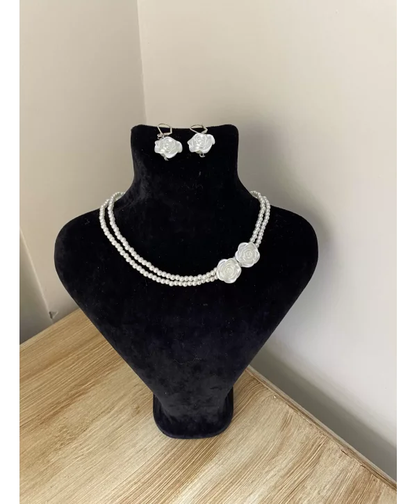 Gül detaylı kolye küpe set