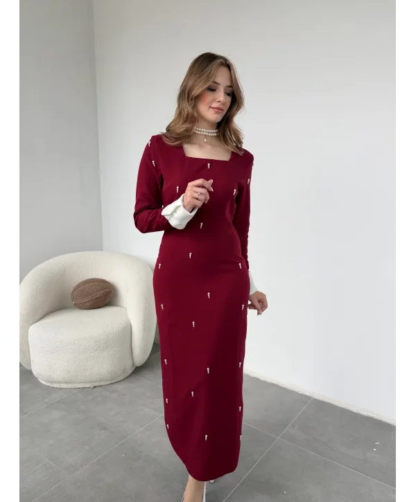 İnci Detaylı Kare Yaka Beyaz Manşetli Bordo Elbise