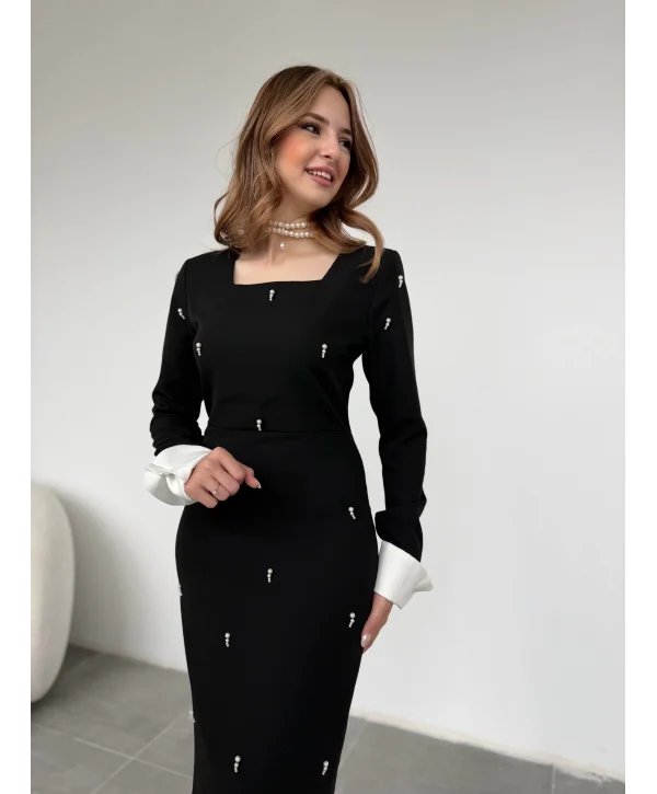 İnci Detaylı Kare Yaka Beyaz Manşetli Siyah Elbise