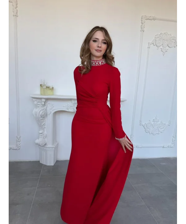 İnci Detaylı Pelerinli Uzun Kırmızı Abiye Elbise