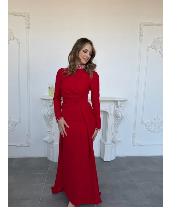 İnci Detaylı Pelerinli Uzun Kırmızı Abiye Elbise