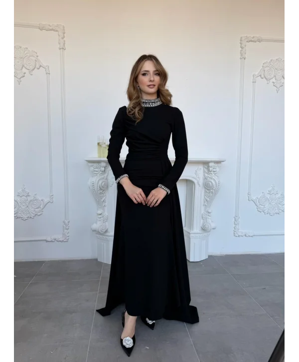 İnci Detaylı Pelerinli Uzun Siyah Abiye Elbise