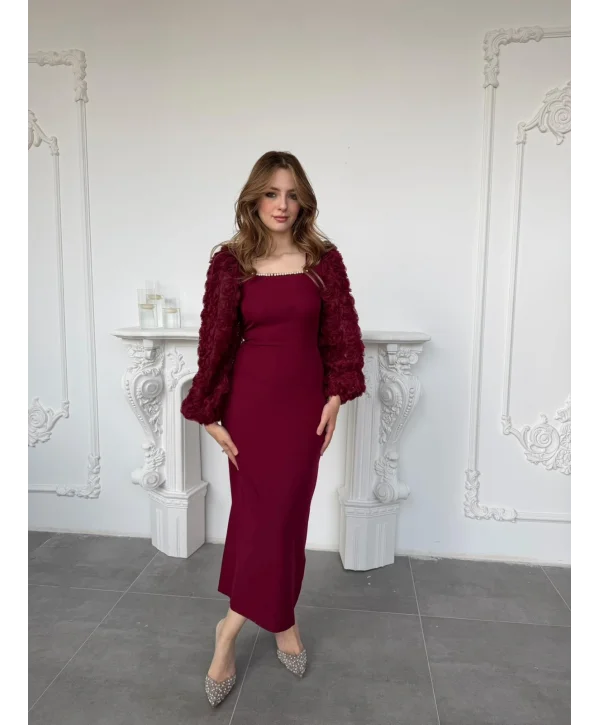 İnci Yaka ve Gül Aplike Kol Detaylı Bordo Elbise