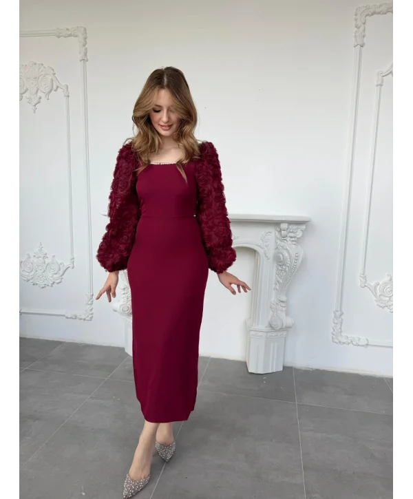 İnci Yaka ve Gül Aplike Kol Detaylı Bordo Elbise