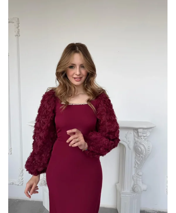 İnci Yaka ve Gül Aplike Kol Detaylı Bordo Elbise