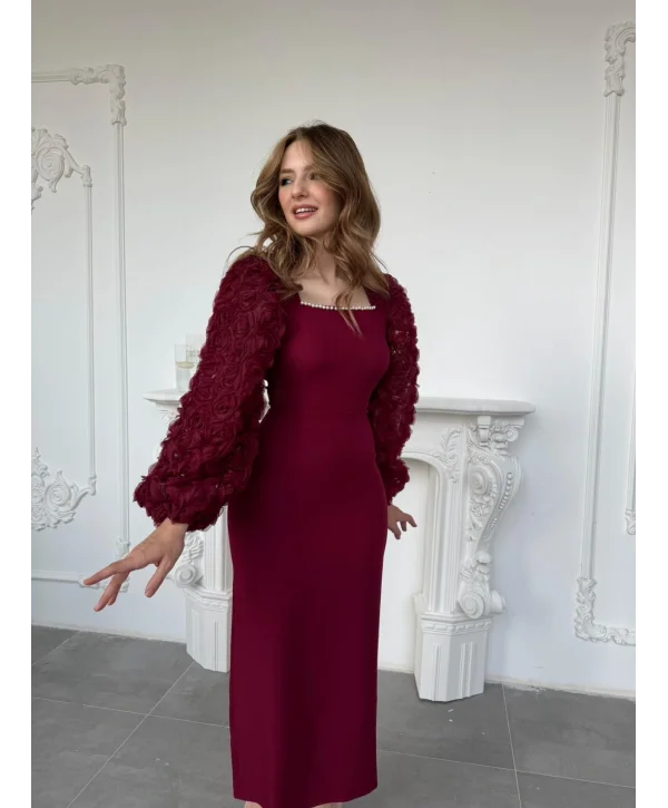 İnci Yaka ve Gül Aplike Kol Detaylı Bordo Elbise