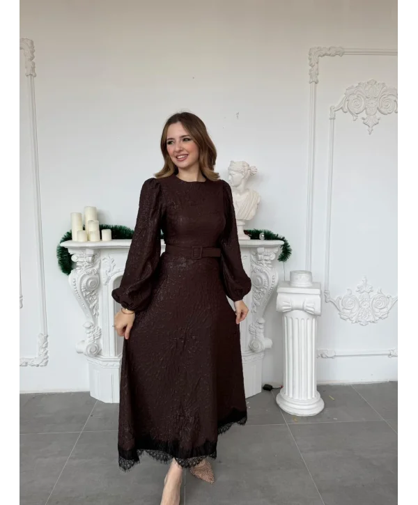 Işıltılı Özel Kumaş Kemerli Etek Ucu Dantelli Kahve Elbise