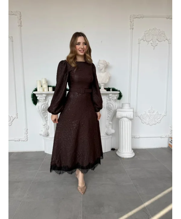 Işıltılı Özel Kumaş Kemerli Etek Ucu Dantelli Kahve Elbise