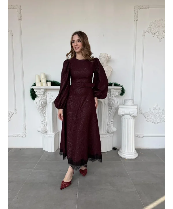 Işıltılı Özel Kumaş Kemerli Etek Ucu Dantelli Mürdüm Elbise