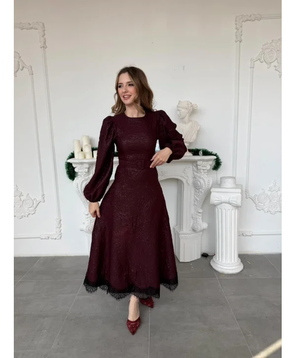 Işıltılı Özel Kumaş Kemerli Etek Ucu Dantelli Mürdüm Elbise