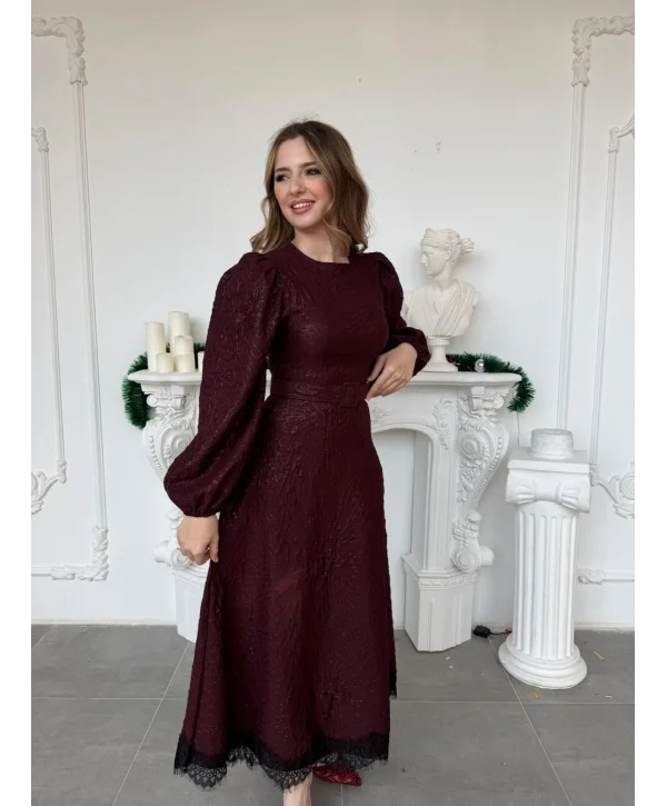 Işıltılı Özel Kumaş Kemerli Etek Ucu Dantelli Mürdüm Elbise