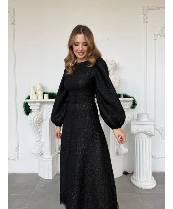 Işıltılı Özel Kumaş Kemerli Etek Ucu Dantelli Siyah Elbise