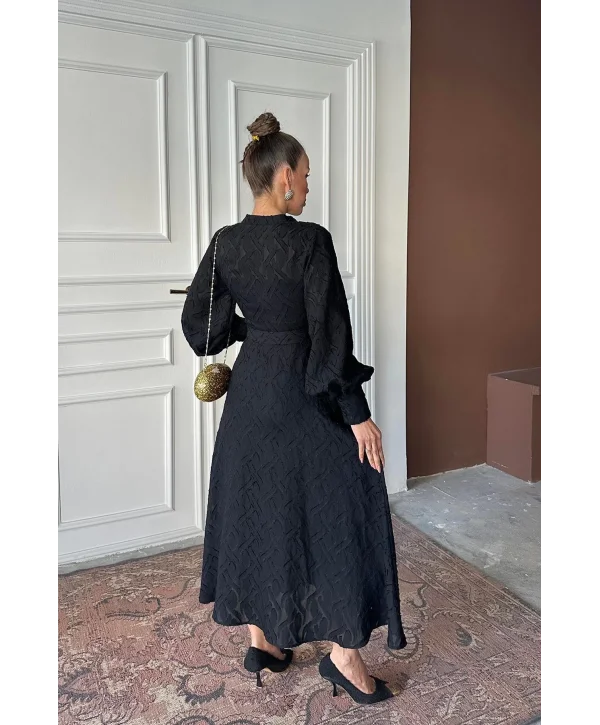 Jakarlı Kemer Detaylı Tam Boy Siyah Elbise