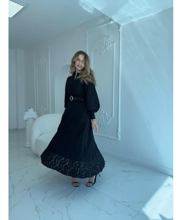 Jakarlı Kemer Detaylı Tam Boy Siyah Elbise