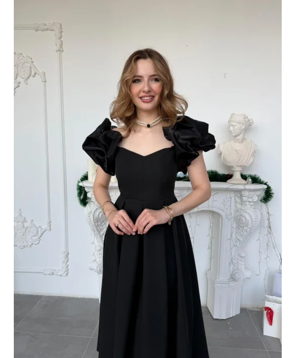 Kalp Yaka Pileli Etek Siyah Prenses Kesim Abiye Elbise