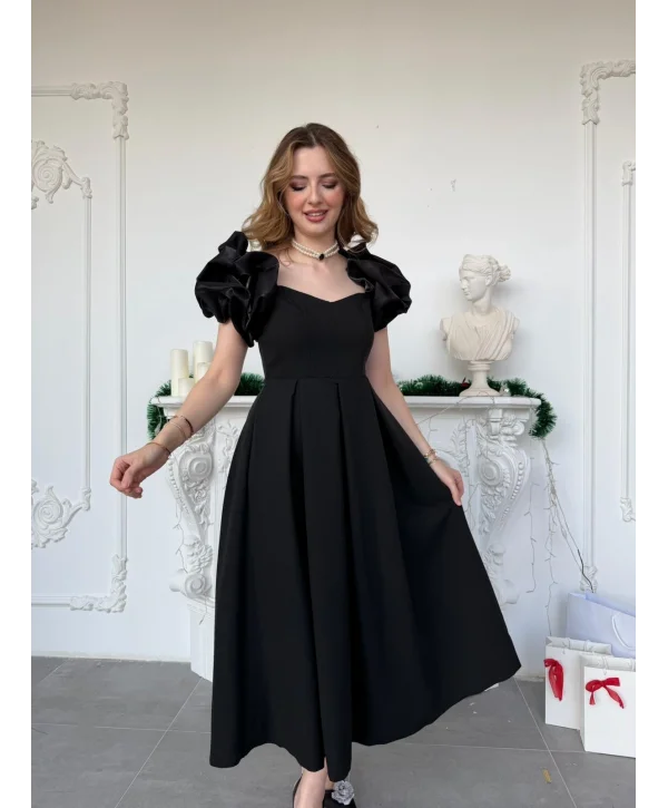 Kalp Yaka Pileli Etek Siyah Prenses Kesim Abiye Elbise
