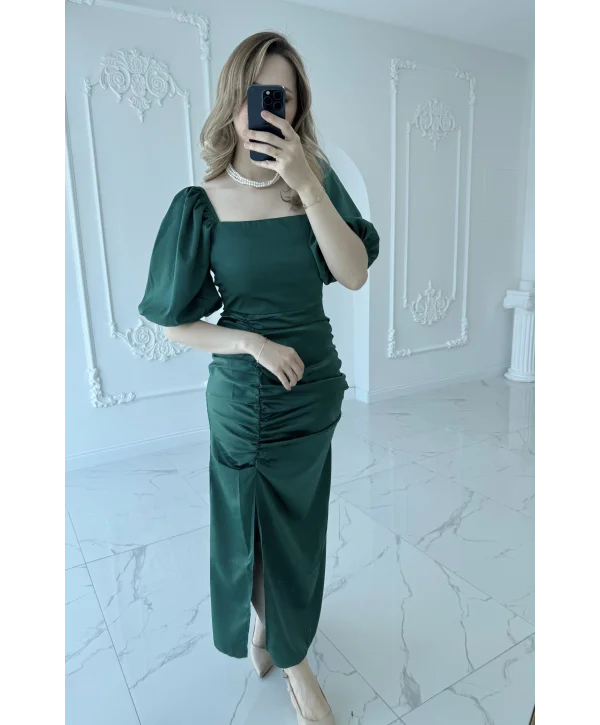 Kare Yaka Saten Önü Büzgülü Yırtmaçlı Zümrüt Elbise