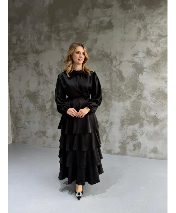 Kat Kat Siyah Gül Kemer Detaylı Saten Elbise