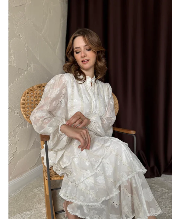 Kat Kat Volanlı İşlemeli Ekru Elbise