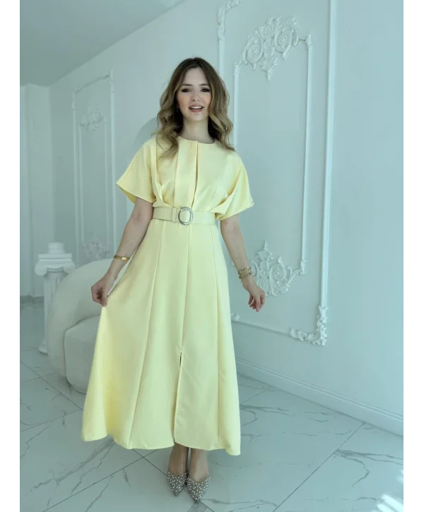 Kemer Detaylı Yırtmaçlı Pliseli Maxi Boy Sarı Elbise