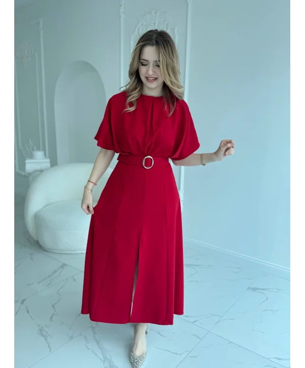 Kemer Detaylı Yırtmaçlı Pliseli Maxi Boy Kırmızı Elbise