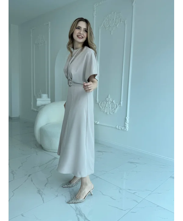 Kemer Detaylı Yırtmaçlı Pliseli Maxi Boy Taş Elbise