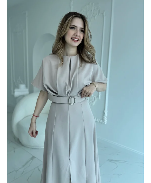 Kemer Detaylı Yırtmaçlı Pliseli Maxi Boy Taş Elbise