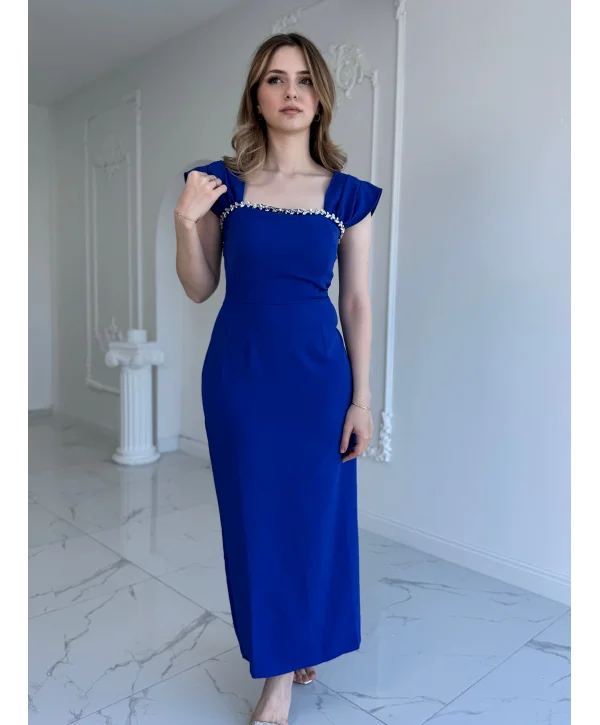 Saks Maxi Boy yaka taş detaylı uzun elbise