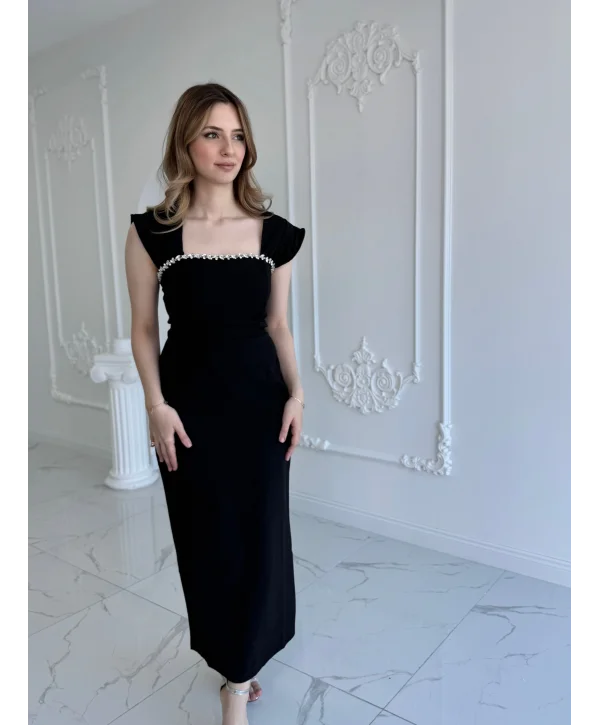 Siyah Maxi boy yaka taş detaylı uzun elbise