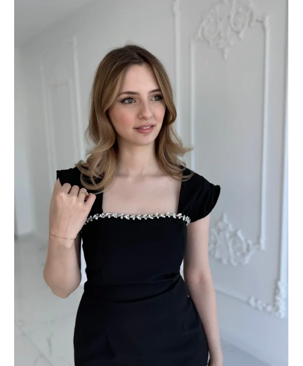 Siyah Maxi boy yaka taş detaylı uzun elbise