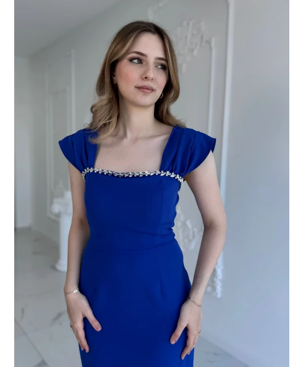 Saks Maxi Boy yaka taş detaylı uzun elbise