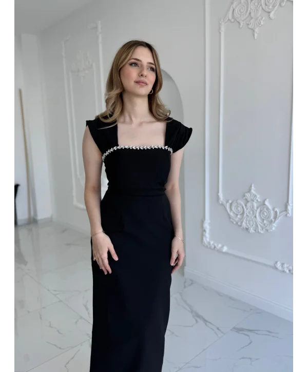 Siyah Maxi boy yaka taş detaylı uzun elbise