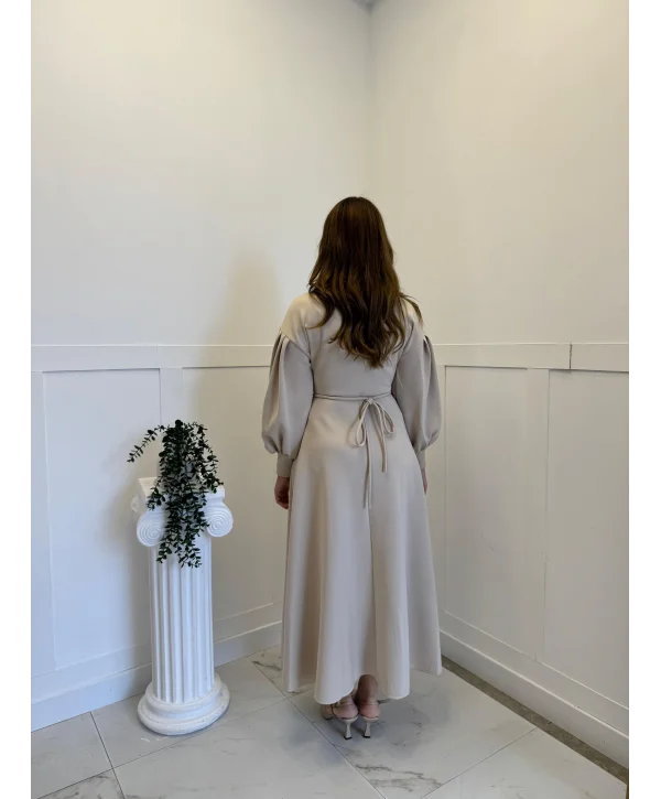 Rosa Krem Gül Kemer Detaylı Scuba Maxi Boy Elbise