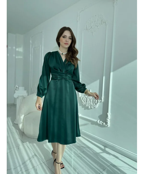 Kuşaklı, Dökümlü ve Şık Tensel Saten Zümrüt Elbise
