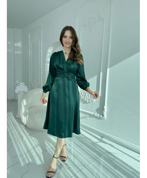 Kuşaklı, Dökümlü ve Şık Tensel Saten Zümrüt Elbise