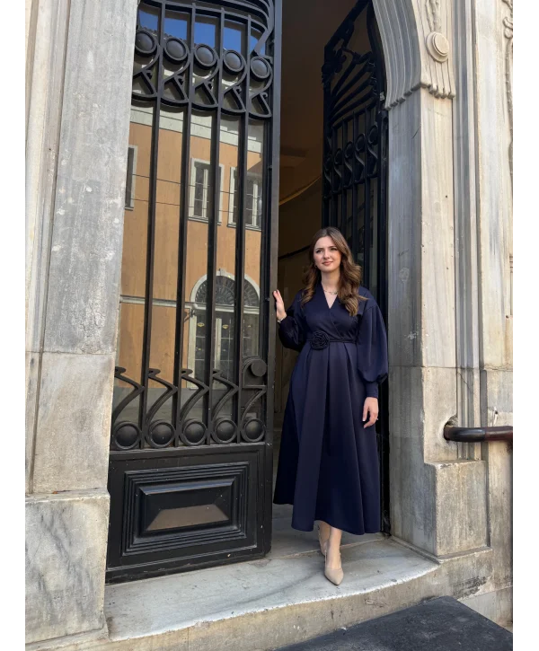 Rosa Lacivert Gül Kemer Detaylı Scuba Maxi Boy Elbise