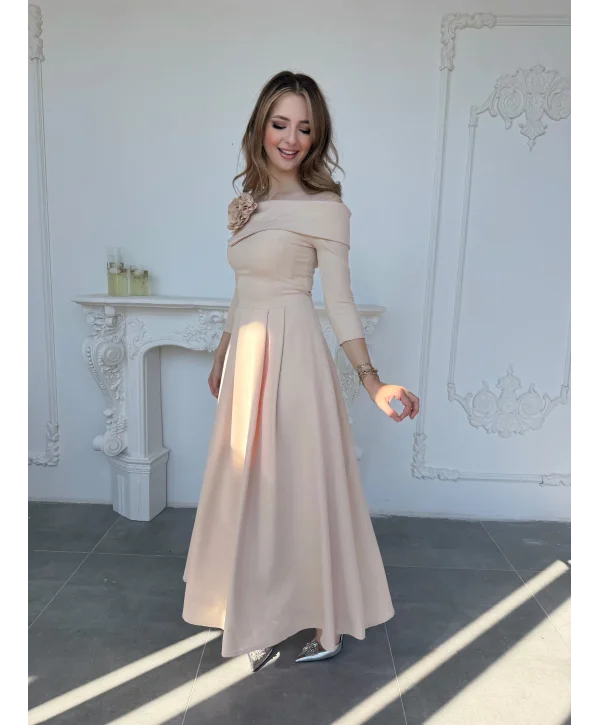 Madonna Yaka Gül Detaylı Taş Elbise