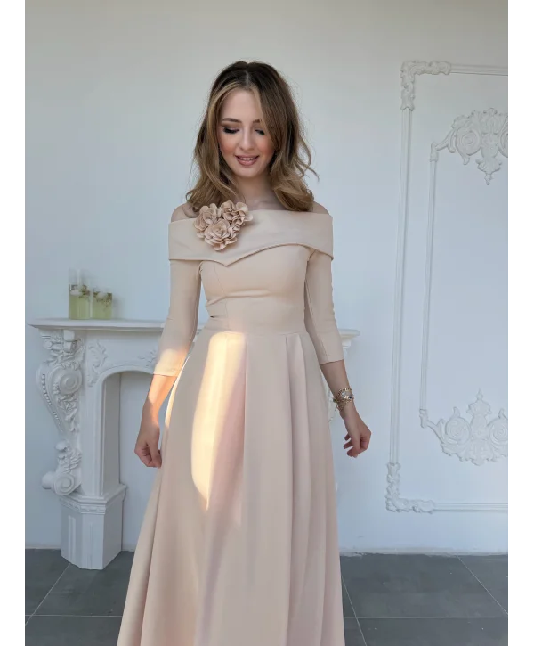 Madonna Yaka Gül Detaylı Taş Elbise