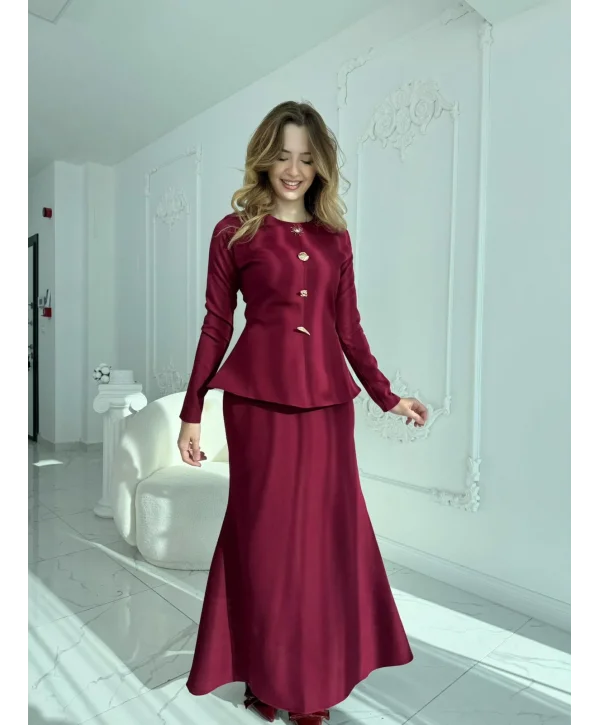 Metal Düğme Detaylı Atlas Kumaş Bordo Takım