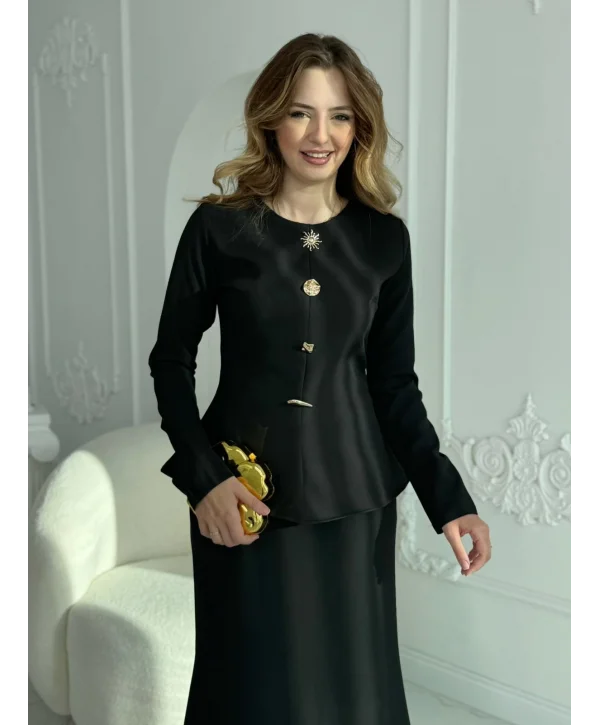 Metal Düğme Detaylı Atlas Kumaş Siyah Takım