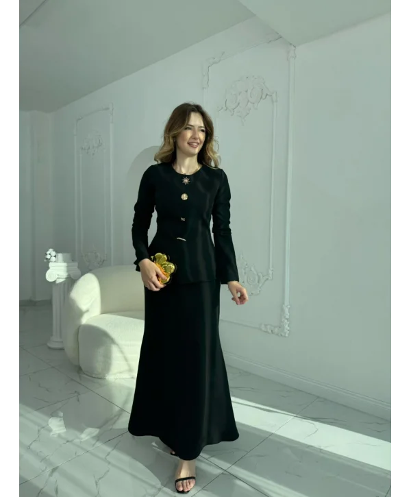 Metal Düğme Detaylı Atlas Kumaş Siyah Takım