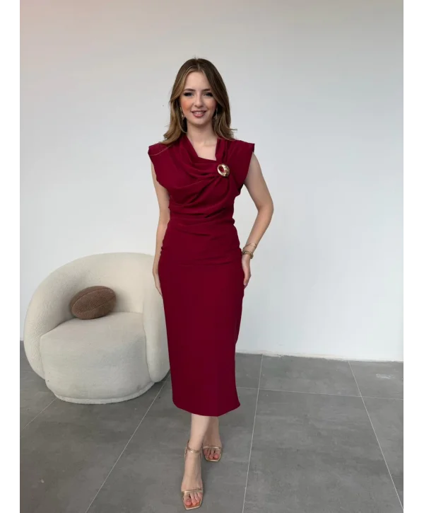 Metal Tokalı Drapeli Bordo Elbise