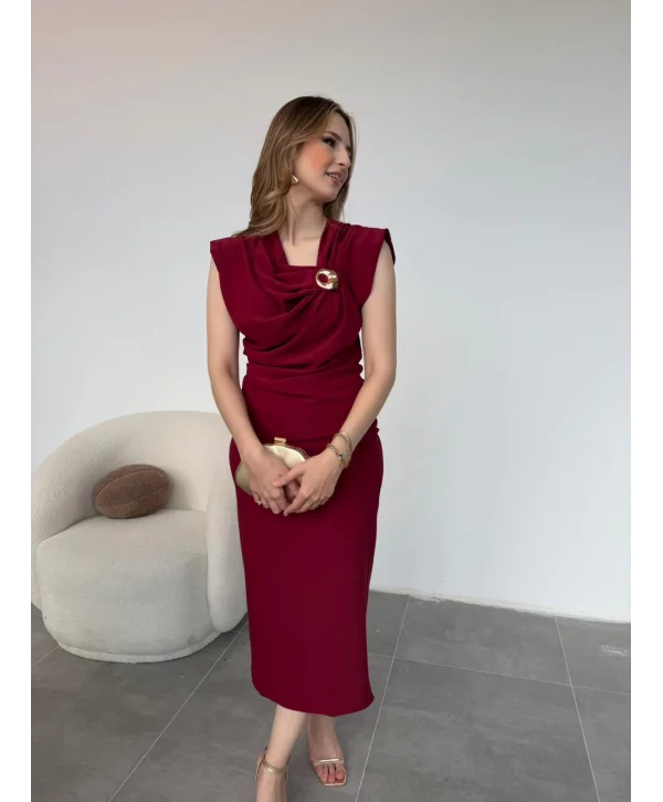 Metal Tokalı Drapeli Bordo Elbise