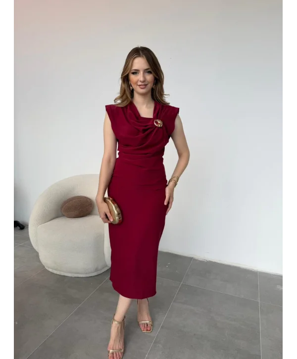 Metal Tokalı Drapeli Bordo Elbise