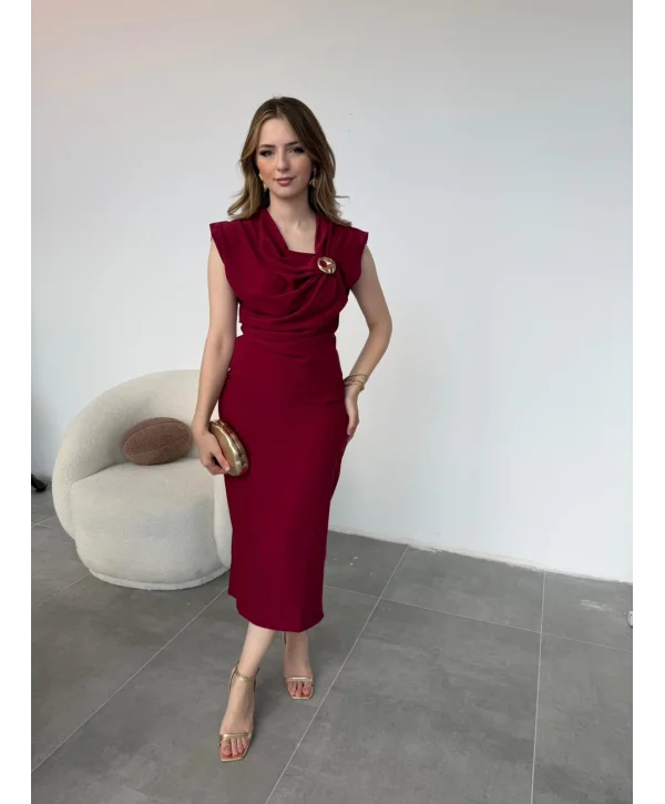 Metal Tokalı Drapeli Bordo Elbise
