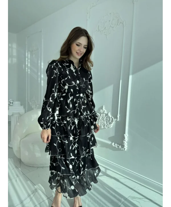 Nakışlı Karolin Kumaş Volanlı Kat Kat Siyah-Beyaz Nakışlı Kuşaklı Elbise