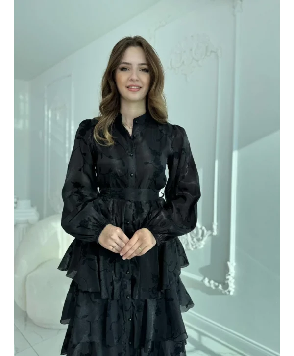 Nakışlı Karolin Kumaş Volanlı Kat Kat Siyah Kuşaklı Elbise